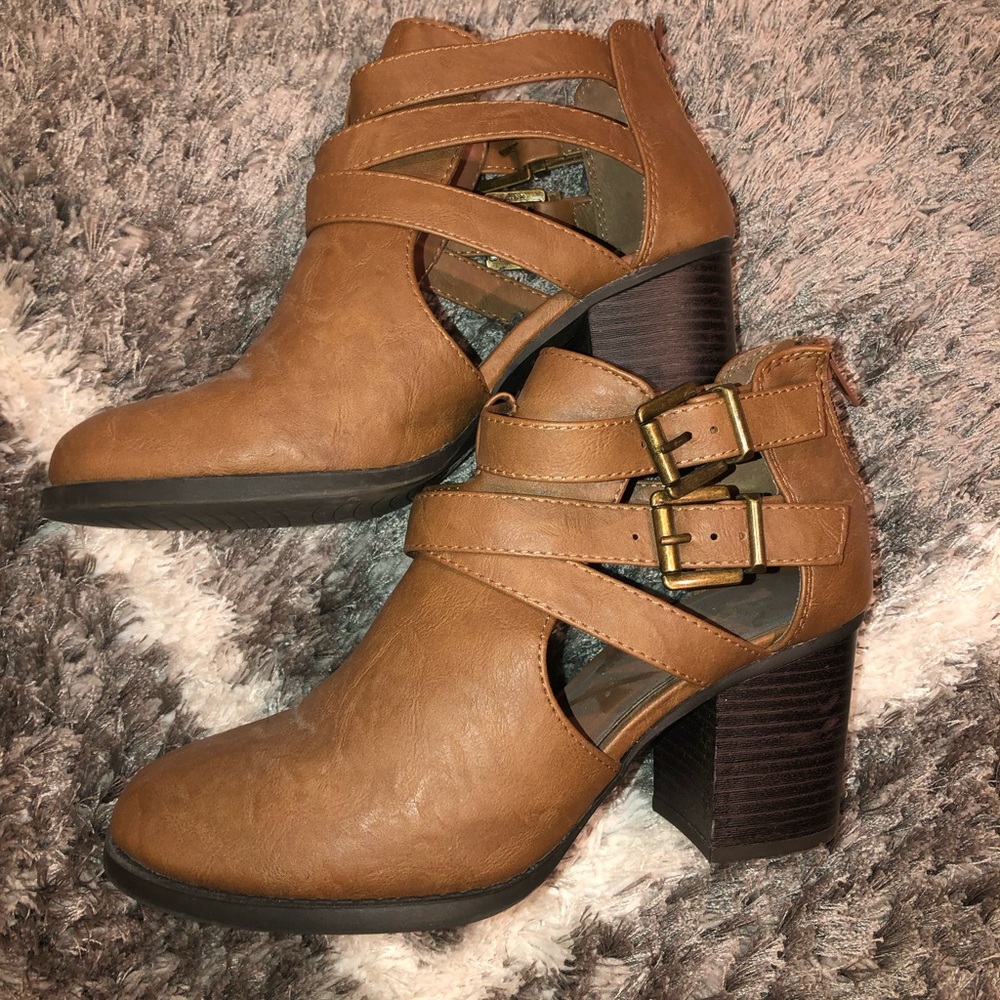 SODA Chunky Heel Boots